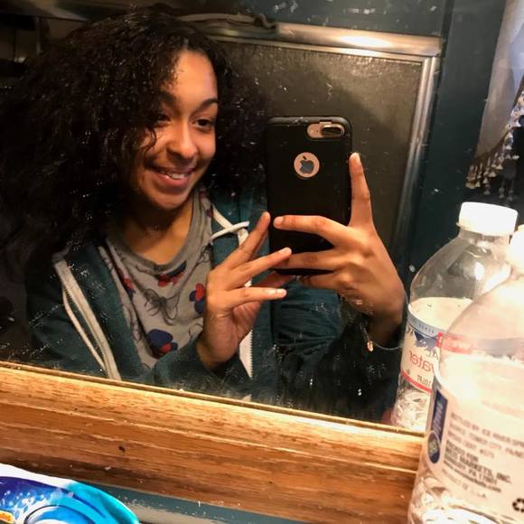 Meet your Posher, Lori - Picture 1 of 1